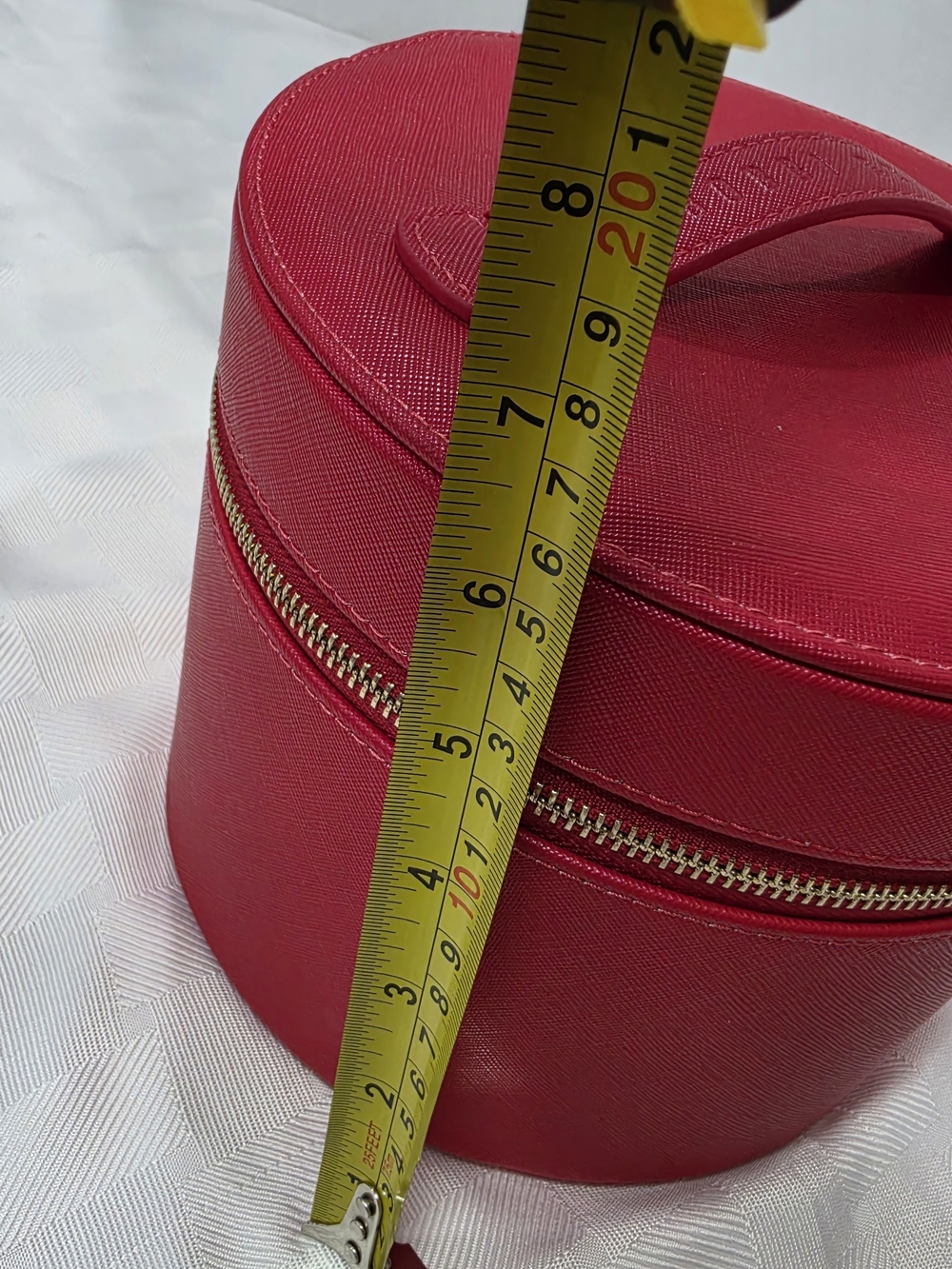 Bobbi Brown Red Round Cosmetic Case with Gold Hardware - Picture 9 of 9